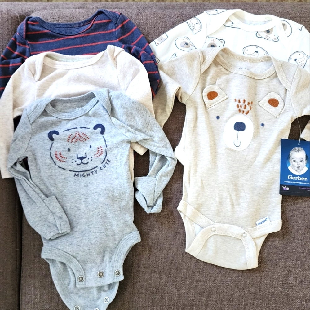 Set of 5 newborn baby boy onesie bundle (2 NWT)